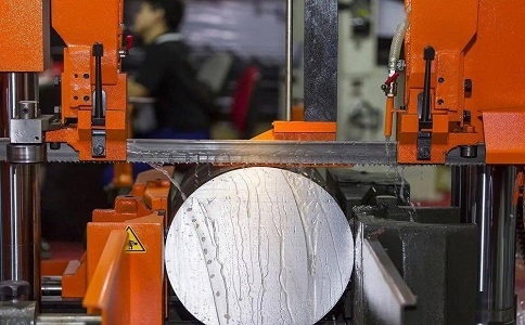 园林办事处立式金属带锯床切削出现跑带故障解决方法！